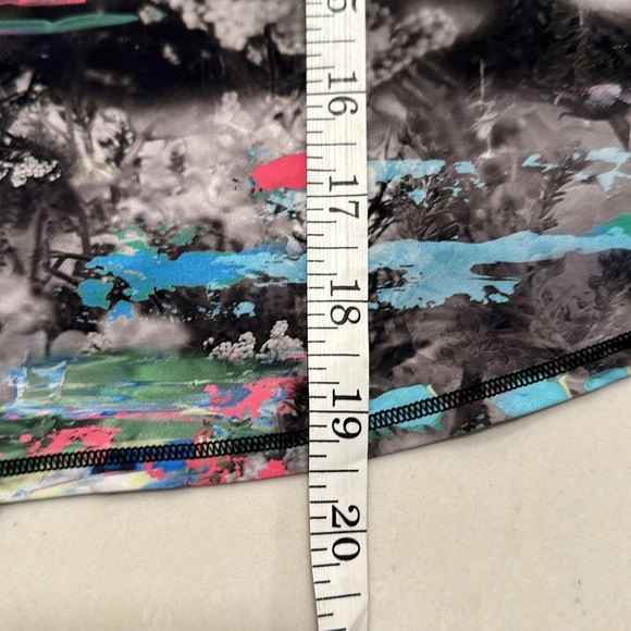 Lululemon Cropped Top NWOT - Picture 5 of 8